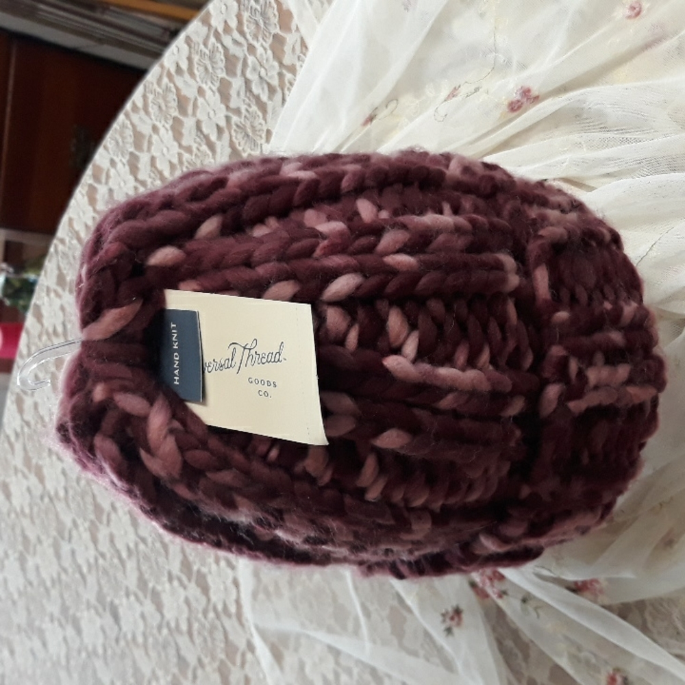 Nwt hand-knitted Universal thread beanie